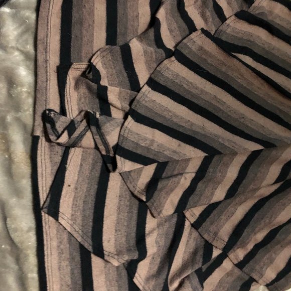 Size L Warehouse One Ruffled sleeveless top. - Picture 4 of 8